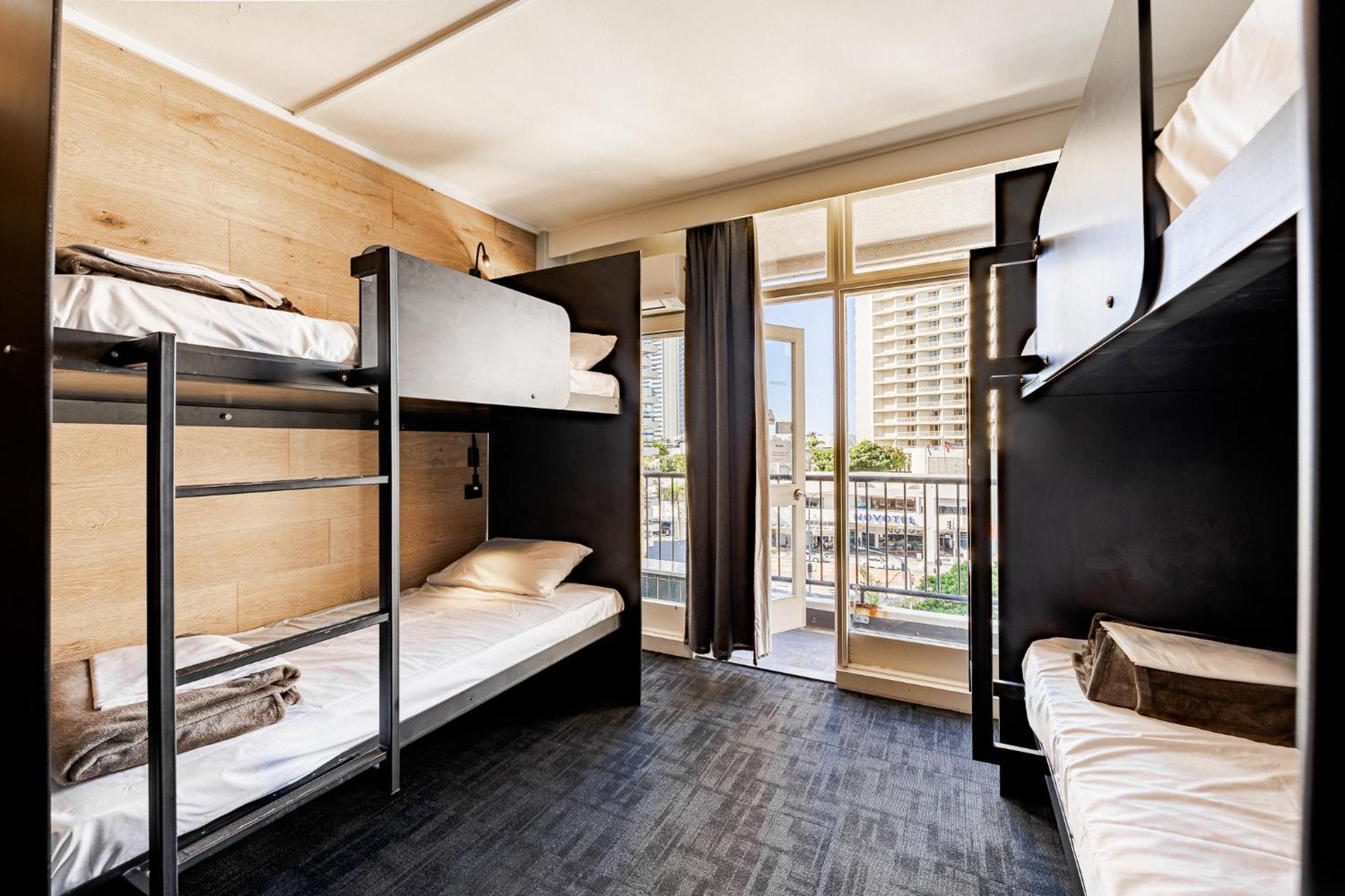 Bunk Surfers Paradise International Backpacker Hostel (Adults Only) Gold Coast Exterior foto