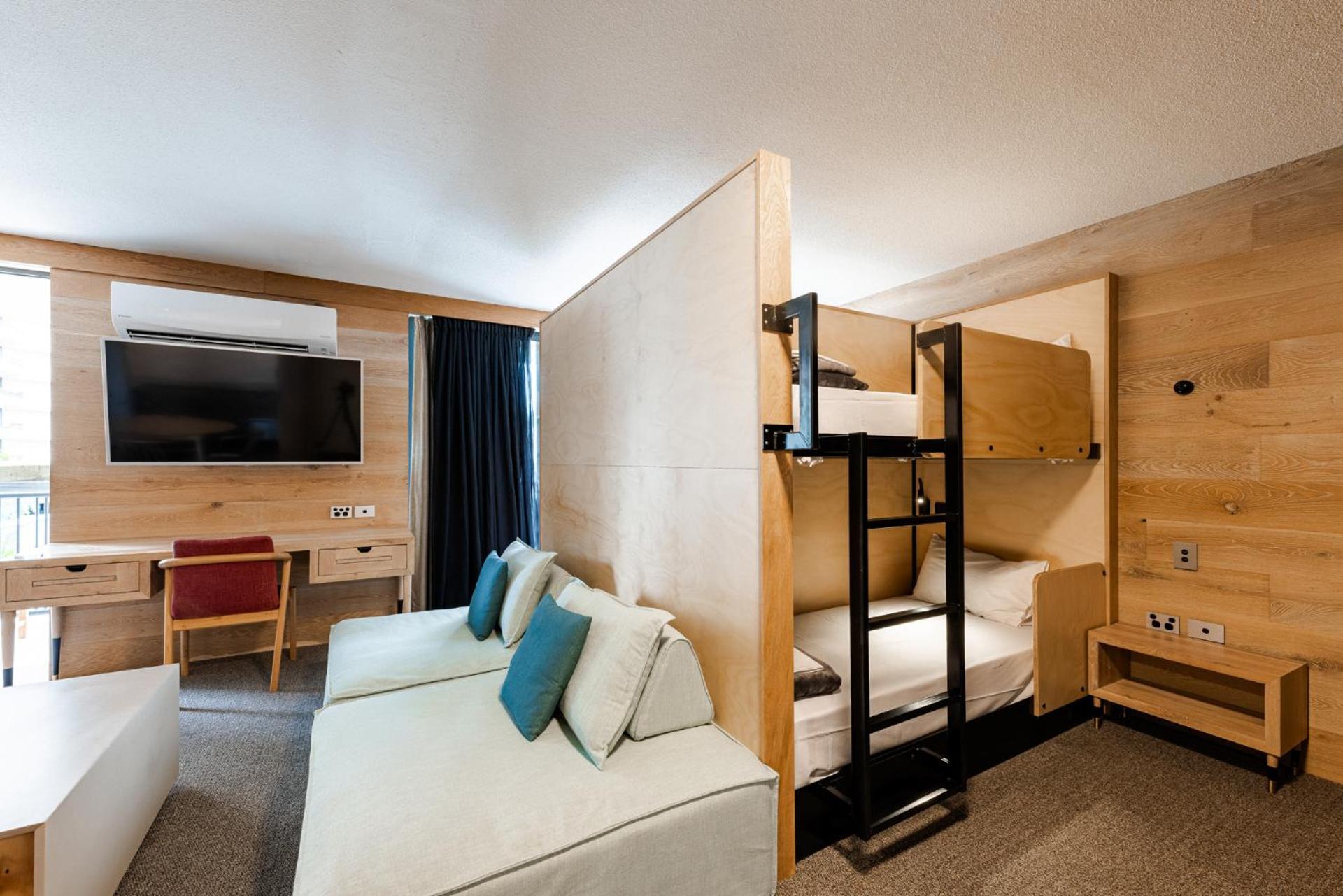 Bunk Surfers Paradise International Backpacker Hostel (Adults Only) Gold Coast Exterior foto