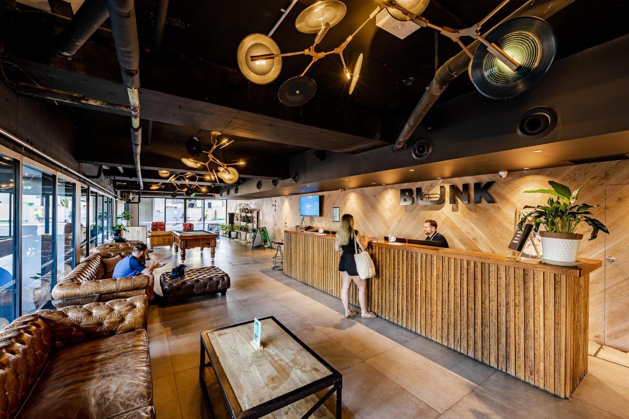 Bunk Surfers Paradise International Backpacker Hostel (Adults Only) Gold Coast Exterior foto