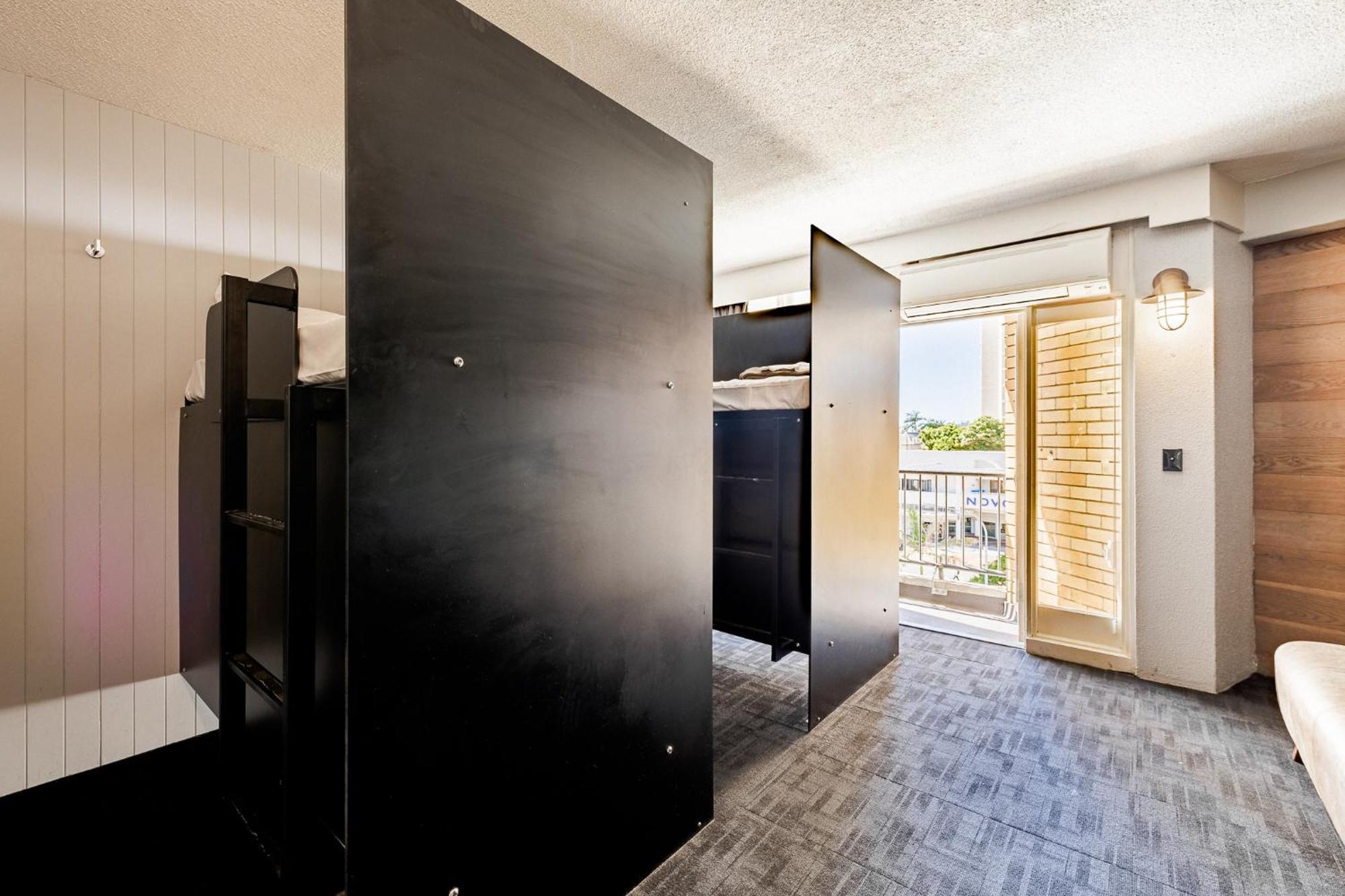 Bunk Surfers Paradise International Backpacker Hostel (Adults Only) Gold Coast Exterior foto