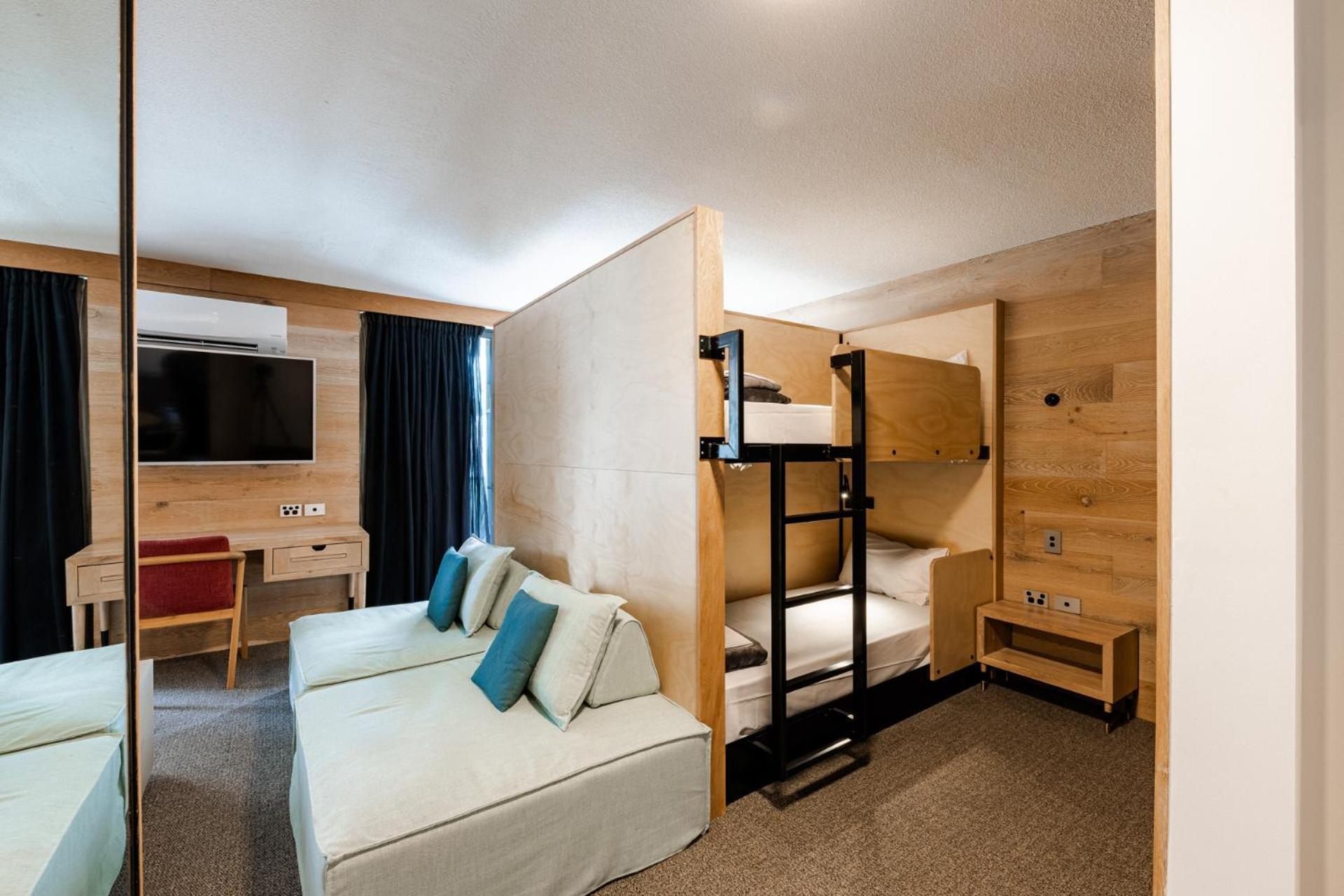 Bunk Surfers Paradise International Backpacker Hostel (Adults Only) Gold Coast Exterior foto