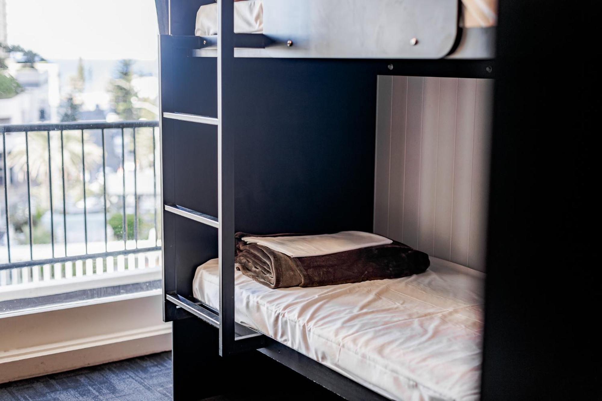 Bunk Surfers Paradise International Backpacker Hostel (Adults Only) Gold Coast Exterior foto