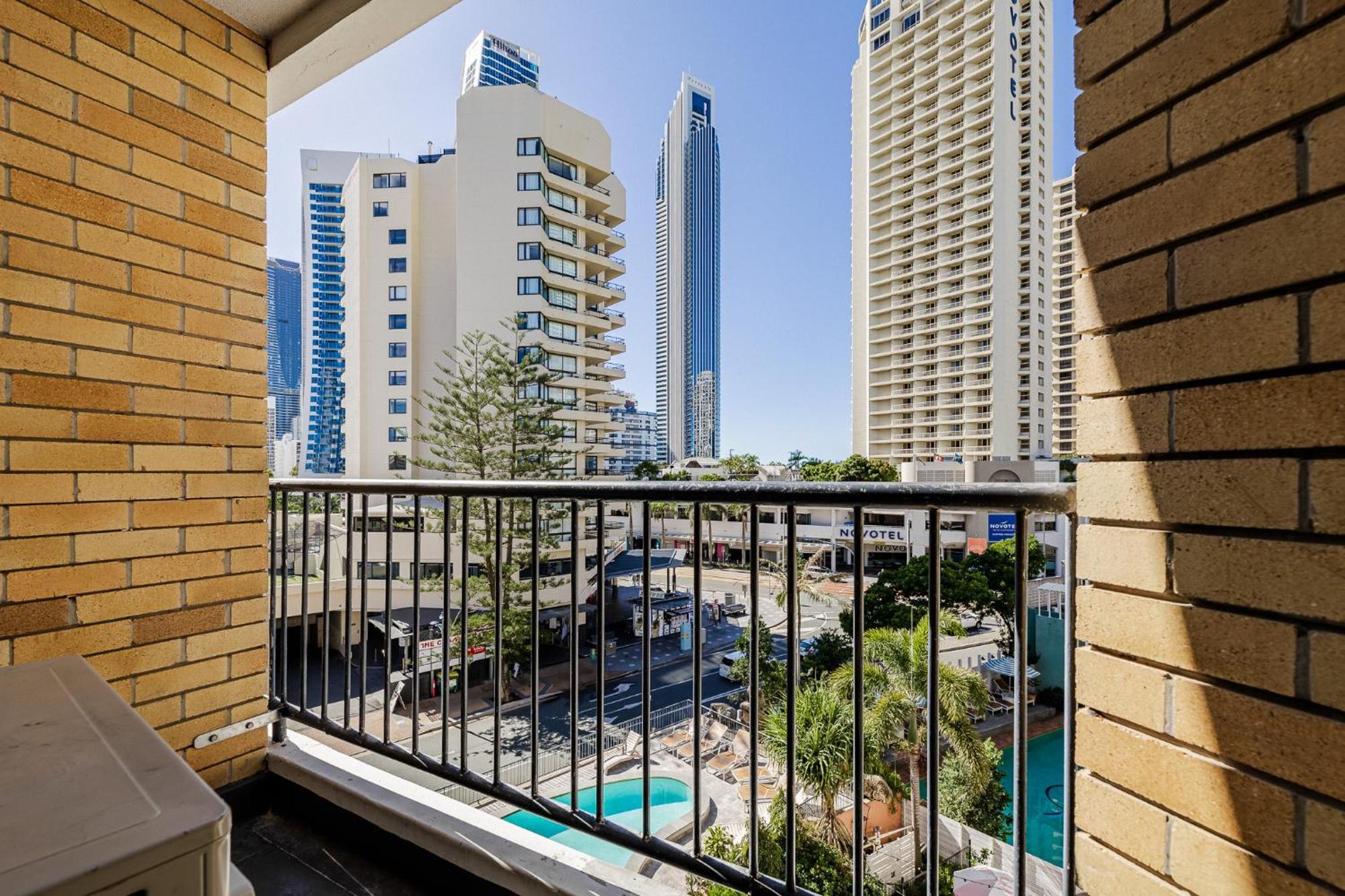 Bunk Surfers Paradise International Backpacker Hostel (Adults Only) Gold Coast Exterior foto